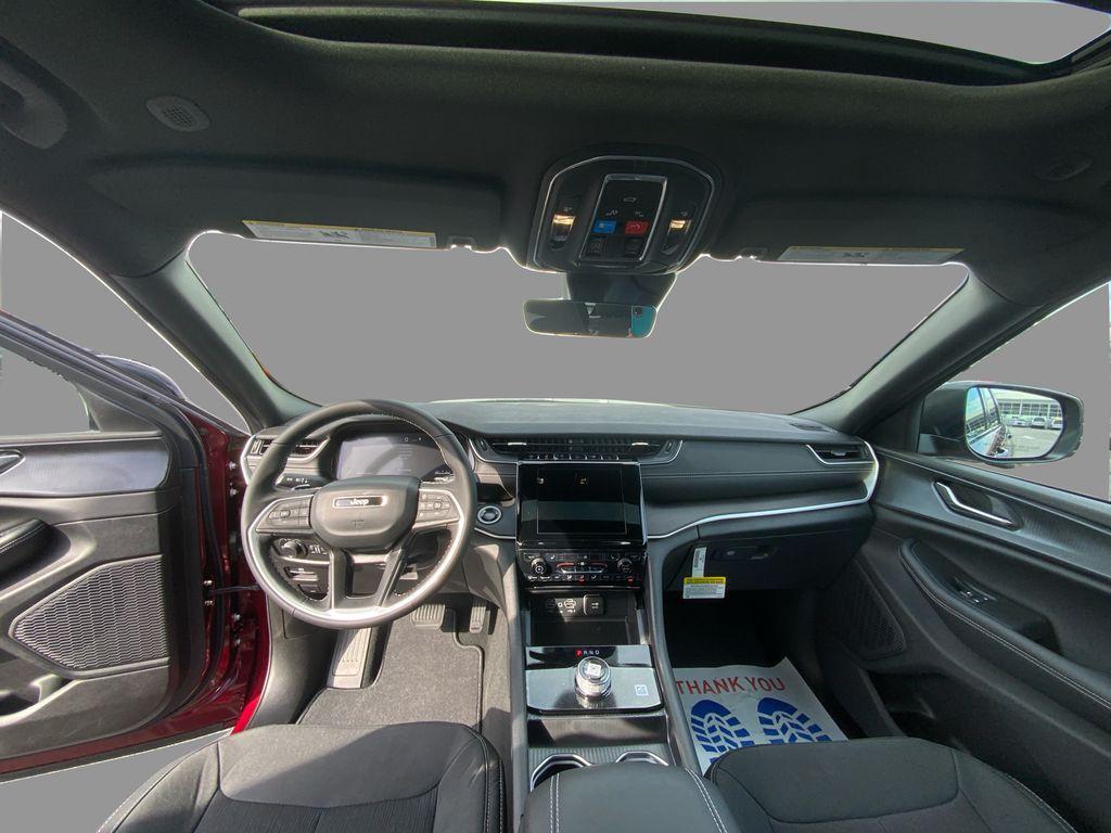 new 2025 Jeep Grand Cherokee car, priced at $35,420