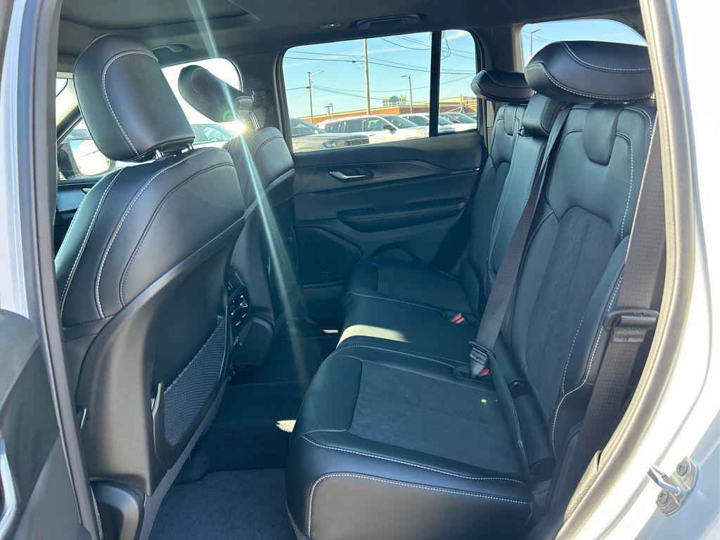 new 2025 Jeep Grand Cherokee car, priced at $38,249