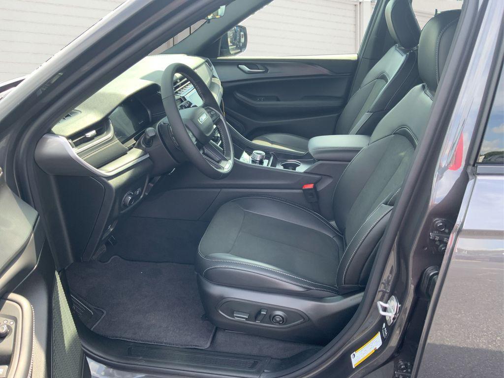 new 2025 Jeep Grand Cherokee L car, priced at $41,249