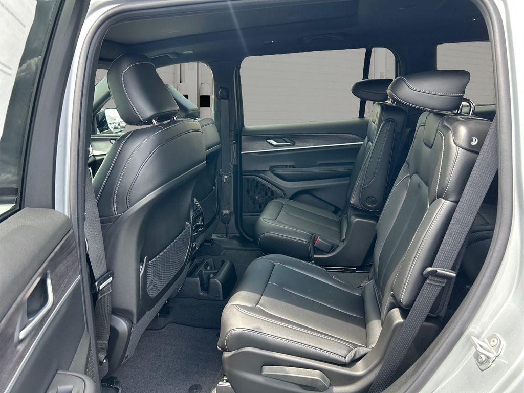 new 2025 Jeep Grand Cherokee L car