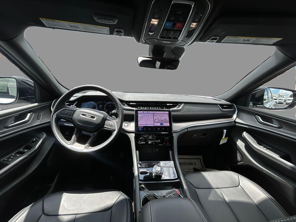 new 2025 Jeep Grand Cherokee L car