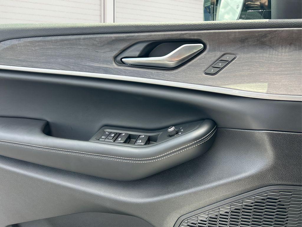 new 2025 Jeep Grand Cherokee L car