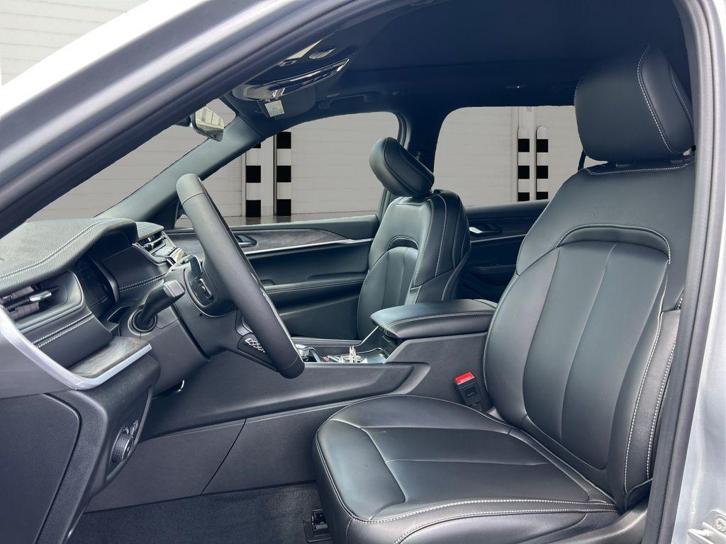 new 2025 Jeep Grand Cherokee L car