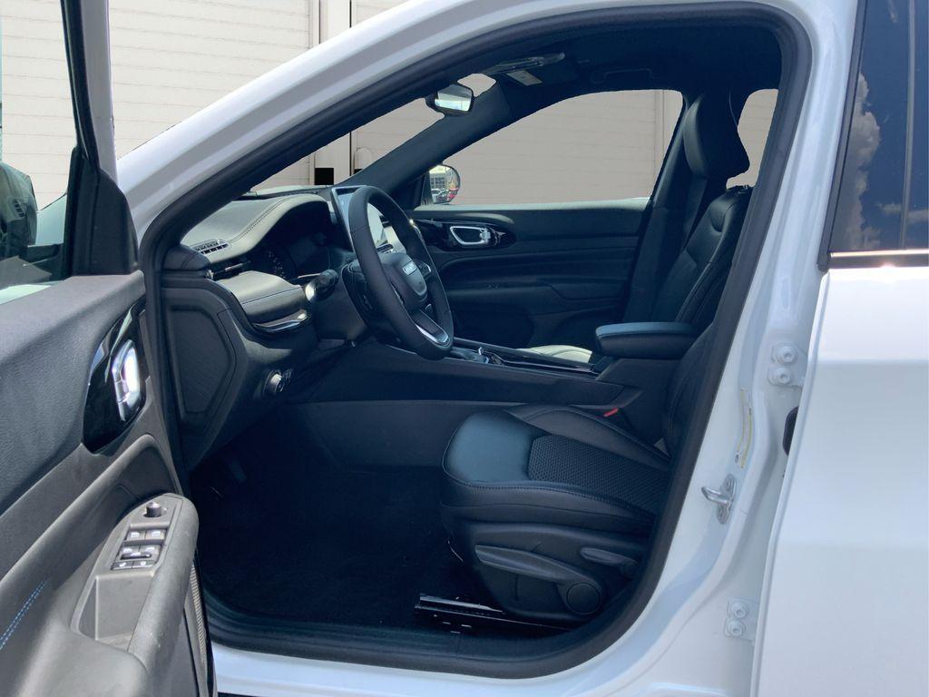 new 2025 Jeep Compass car, priced at $27,999