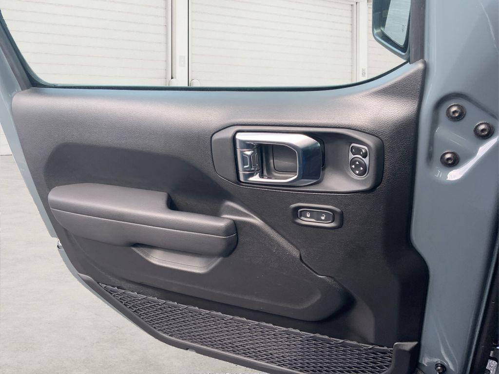 new 2025 Jeep Wrangler car, priced at $41,345