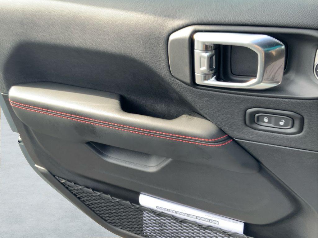 new 2025 Jeep Wrangler car, priced at $60,660