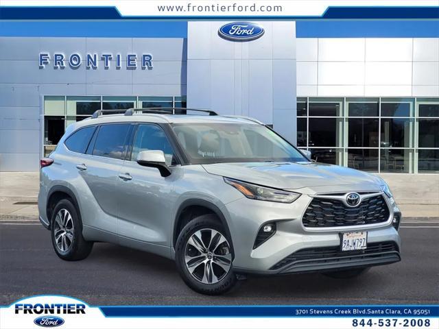 used 2022 Toyota Highlander car, priced at $34,894