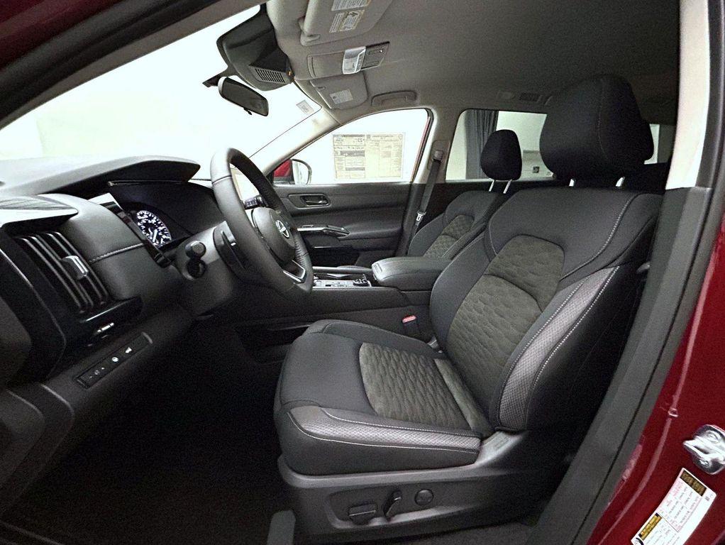 new 2025 Nissan Pathfinder car, priced at $41,063