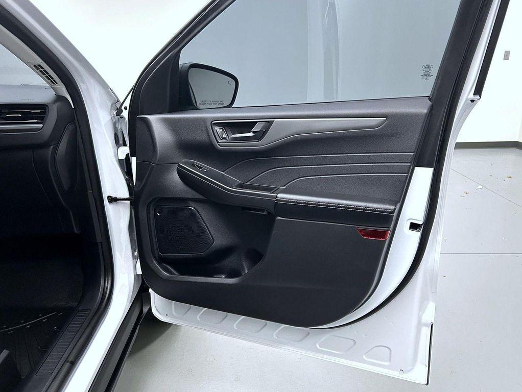 used 2025 Ford Escape car, priced at $26,924