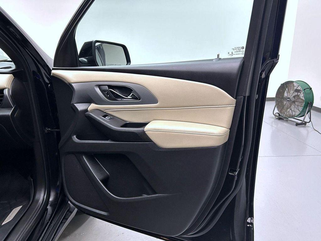 used 2022 Chevrolet Traverse car, priced at $24,228