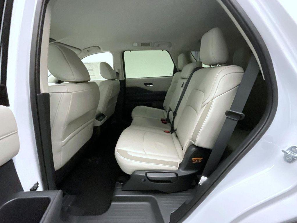 new 2025 Nissan Pathfinder car, priced at $43,614