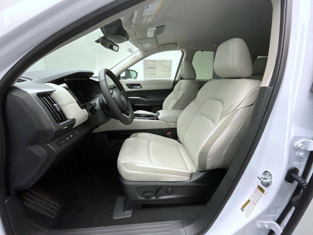new 2025 Nissan Pathfinder car, priced at $43,614