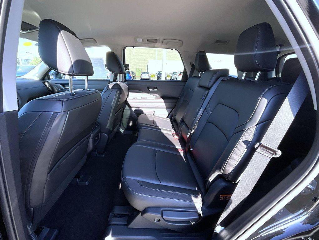new 2025 Nissan Pathfinder car, priced at $39,324