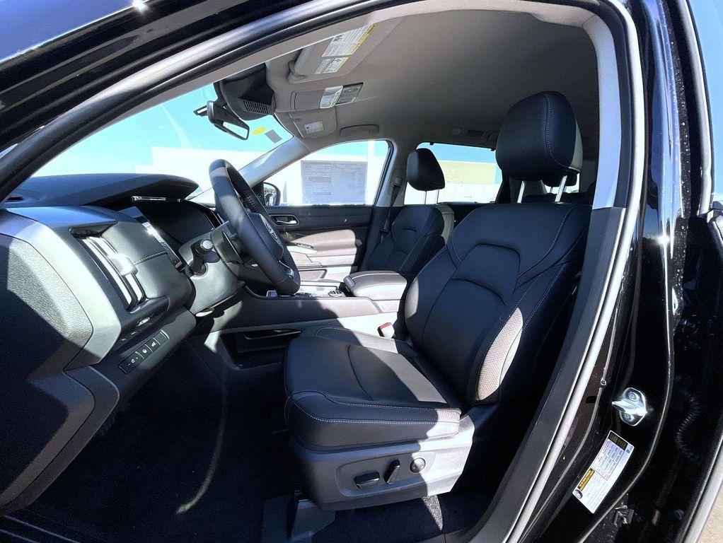 new 2025 Nissan Pathfinder car, priced at $39,324