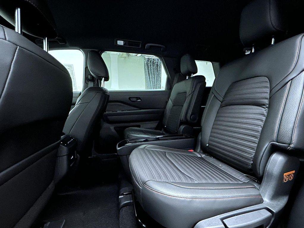 new 2025 Nissan Pathfinder car, priced at $40,283