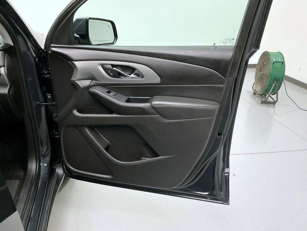used 2021 Chevrolet Traverse car, priced at $25,461