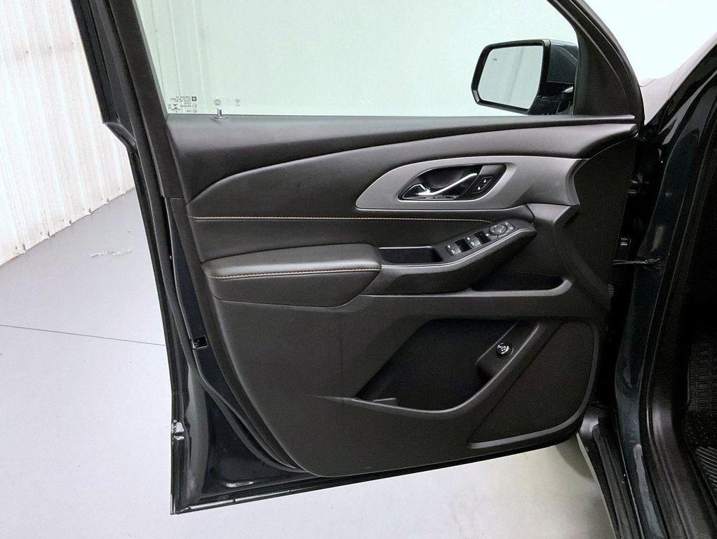 used 2021 Chevrolet Traverse car, priced at $25,461