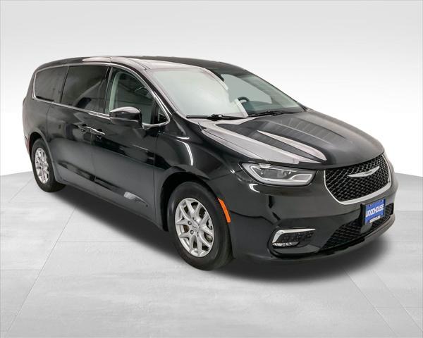 used 2023 Chrysler Pacifica car, priced at $27,704