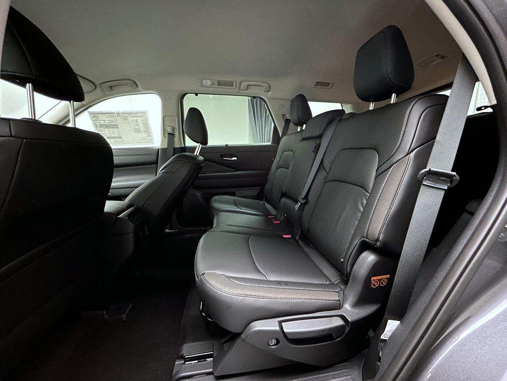 new 2025 Nissan Pathfinder car, priced at $39,324