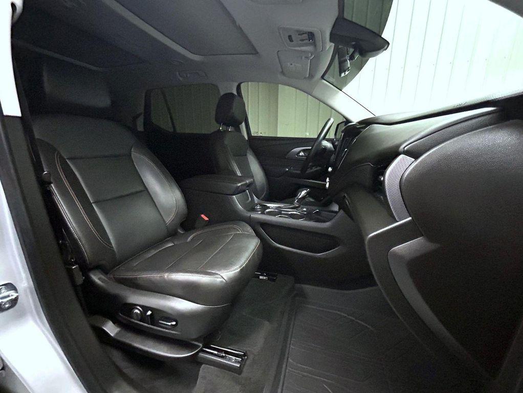 used 2021 Chevrolet Traverse car, priced at $30,389