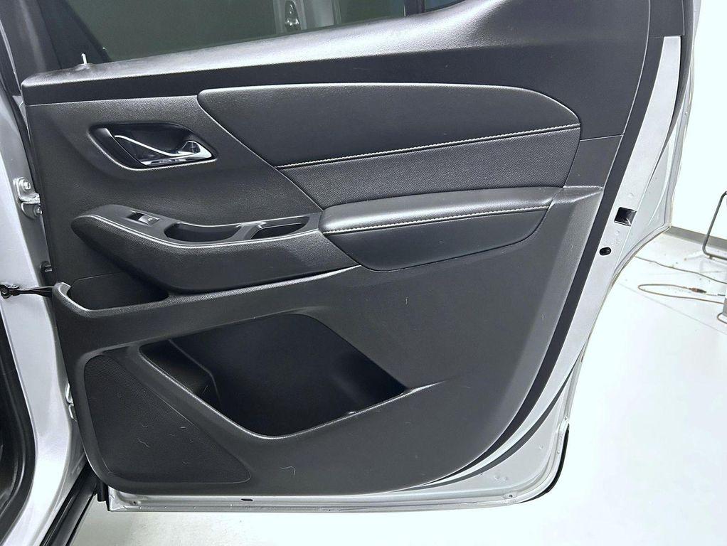 used 2021 Chevrolet Traverse car, priced at $30,389