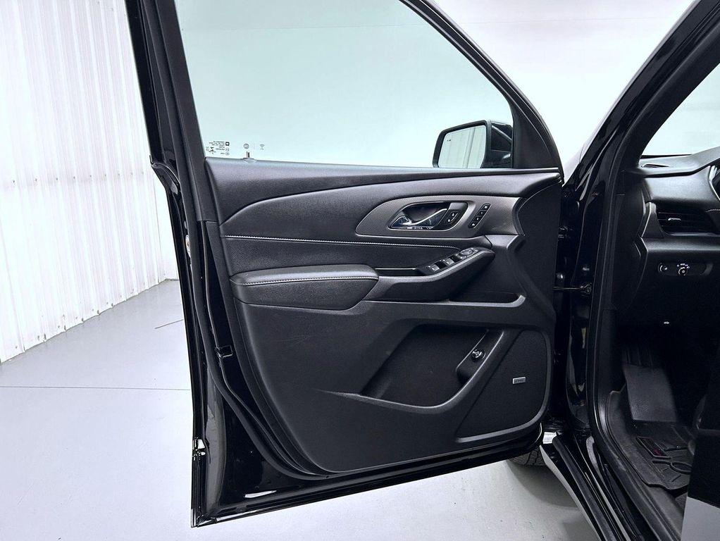 used 2023 Chevrolet Traverse car, priced at $39,249