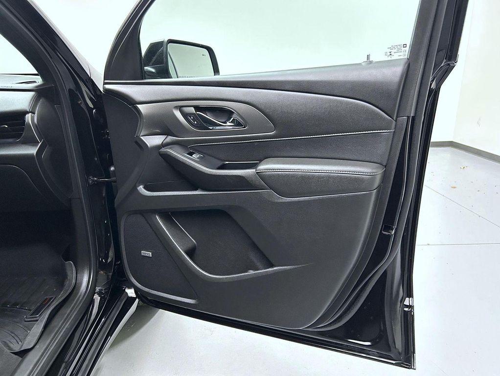 used 2023 Chevrolet Traverse car, priced at $39,249