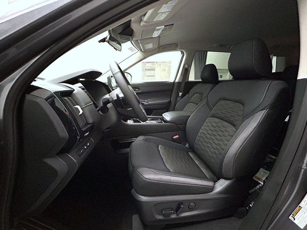 new 2025 Nissan Pathfinder car, priced at $40,658