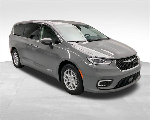 used 2023 Chrysler Pacifica car, priced at $27,059