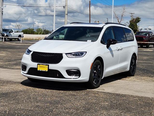 new 2024 Chrysler Pacifica car, priced at $44,247