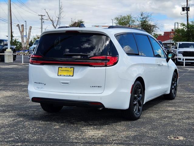 new 2024 Chrysler Pacifica car, priced at $44,247