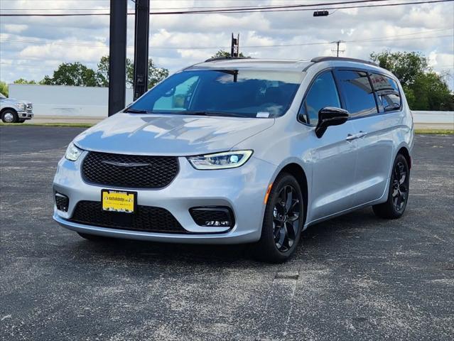 new 2024 Chrysler Pacifica car, priced at $47,434