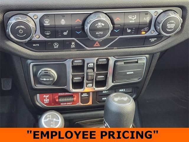 new 2025 Jeep Wrangler car, priced at $47,580