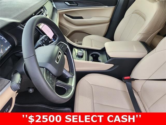 new 2025 Jeep Grand Cherokee car, priced at $41,371