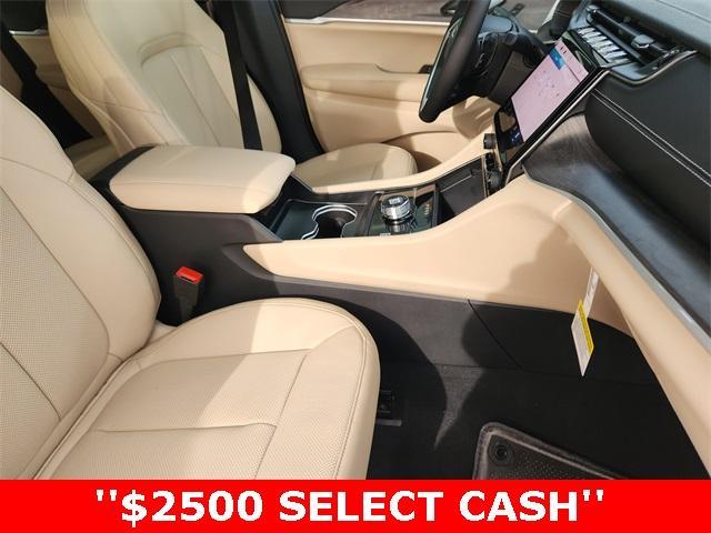 new 2025 Jeep Grand Cherokee car, priced at $41,371