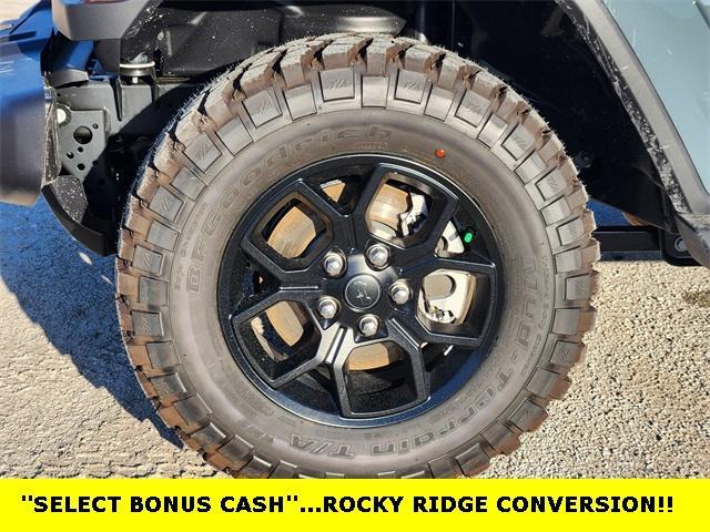 new 2025 Jeep Gladiator car, priced at $46,435