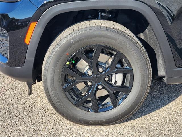 new 2025 Jeep Grand Cherokee car, priced at $40,730