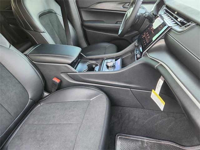 new 2025 Jeep Grand Cherokee car, priced at $40,730