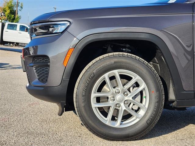 new 2025 Jeep Grand Cherokee car, priced at $34,875