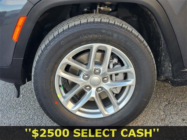 new 2025 Jeep Grand Cherokee car, priced at $32,749