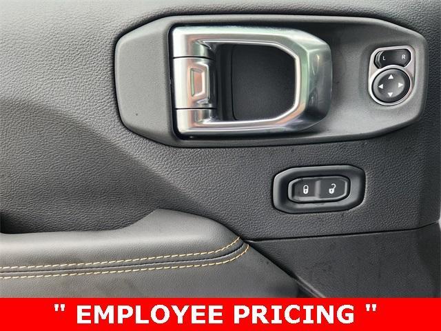 new 2025 Jeep Gladiator car, priced at $41,294