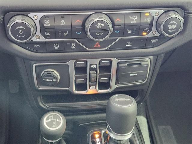 new 2025 Jeep Gladiator car, priced at $45,935