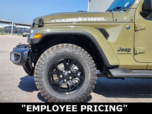 new 2025 Jeep Gladiator car, priced at $41,889