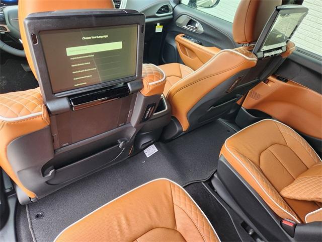 new 2025 Chrysler Pacifica Hybrid car, priced at $54,291