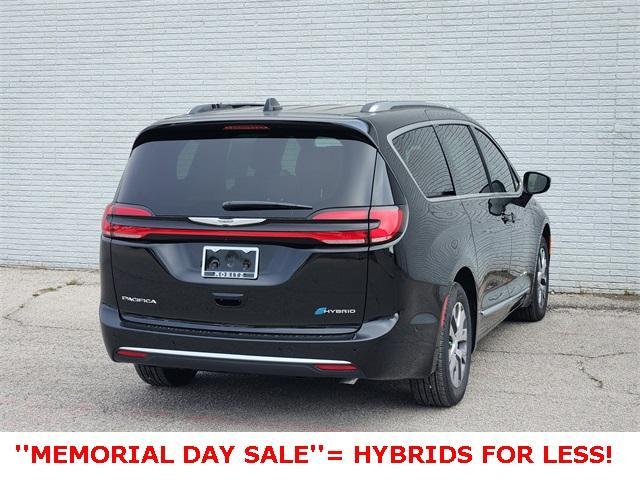 new 2025 Chrysler Pacifica Hybrid car, priced at $54,291
