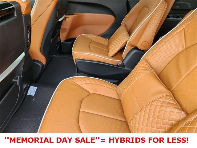 new 2025 Chrysler Pacifica Hybrid car, priced at $54,291