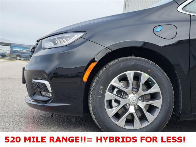 new 2025 Chrysler Pacifica Hybrid car, priced at $54,291