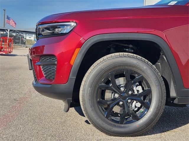 new 2025 Jeep Grand Cherokee car, priced at $40,730