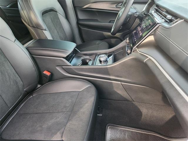 new 2025 Jeep Grand Cherokee car, priced at $40,730