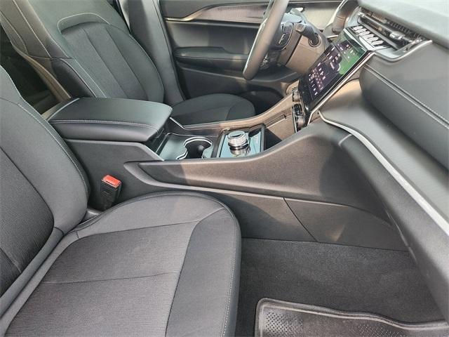 new 2025 Jeep Grand Cherokee car, priced at $34,280